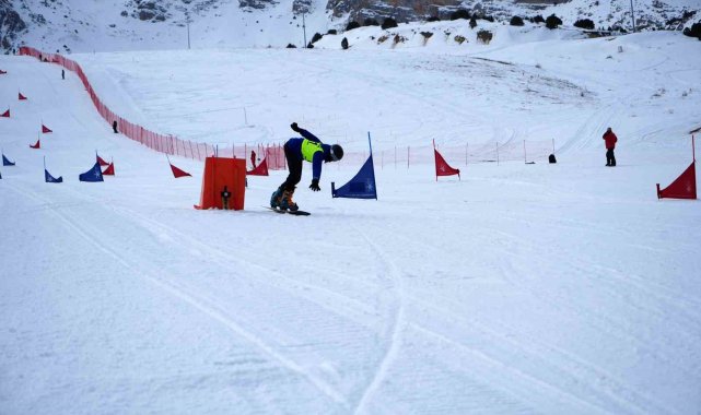 2024/02/snowboard-turkiye-sampiyonasi-ergan-dagi39nda-basladi.jpg