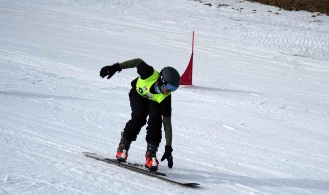 2024/02/snowboard-turkiye-sampiyonasi-ergan-dagi39nda-basladi_3.jpg