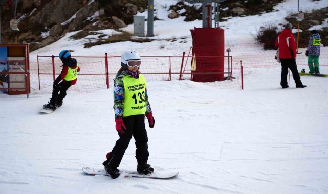 2024/02/snowboard-turkiye-sampiyonasi-ergan-dagi39nda-basladi_5.jpg